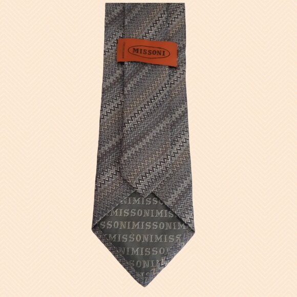 MISSONI 100% Silk Tie In Classic Zig Zag Pattern- Taupe & Grey - Picture 8 of 12
